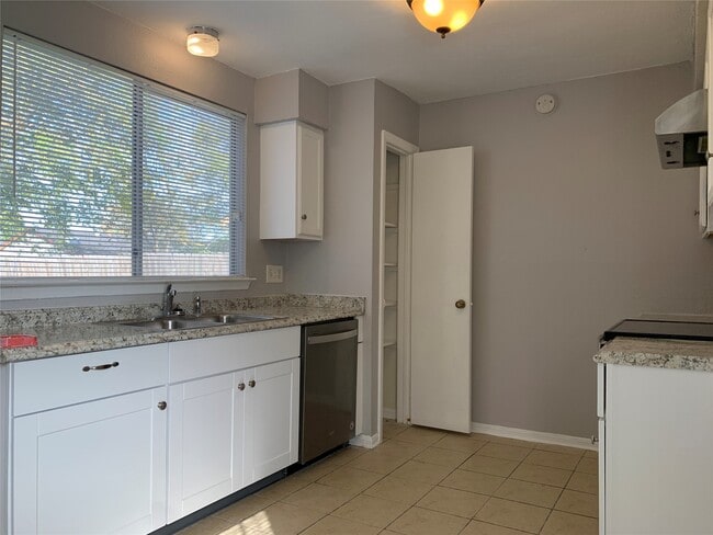 Building Photo - 7026 Rockergate Dr