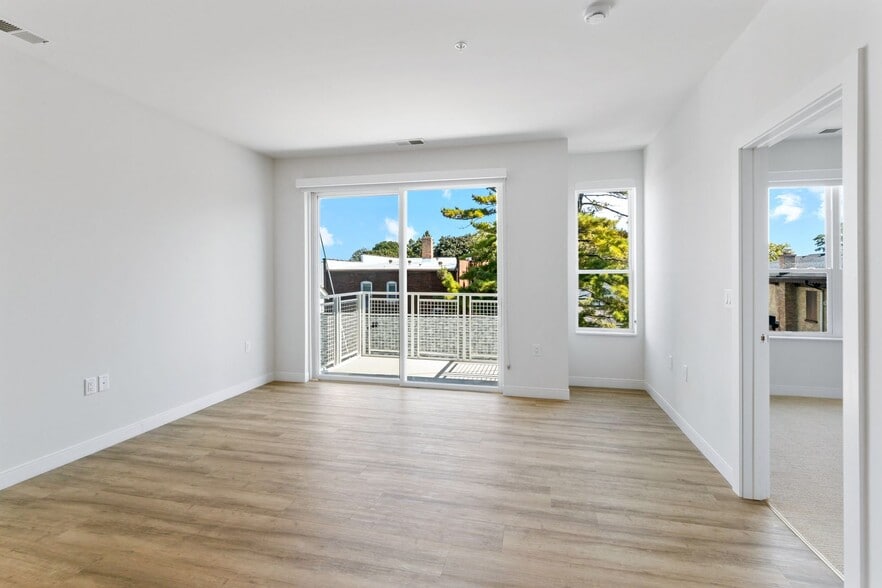 Building Photo - 5945 6th Ave