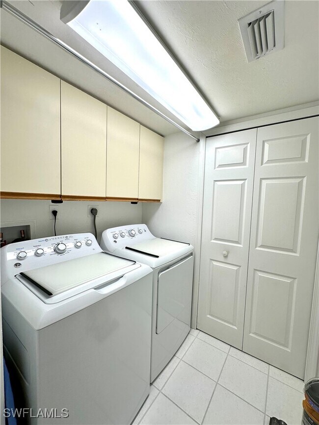 Building Photo - 320 Horse Creek Dr