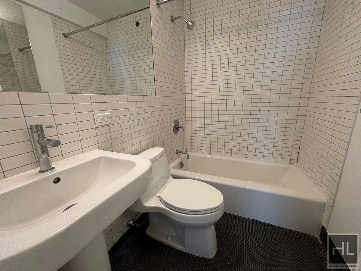 Building Photo - East 39th Street