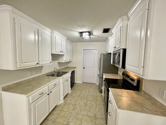 Building Photo - 111 Stapleton Dr