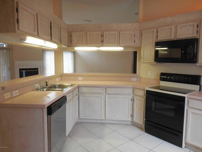 Building Photo - 2024 Hovington Cir W