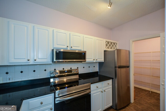 Building Photo - 955 Juniper St NE