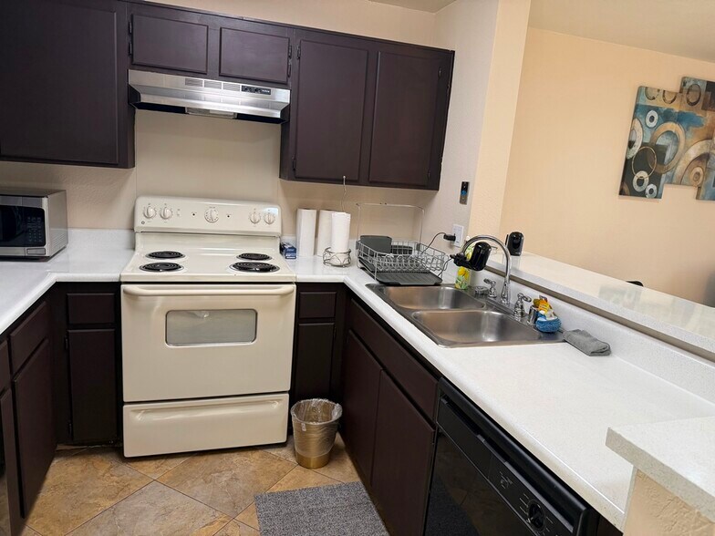 Building Photo - 8889 Caminito Plaza Centro