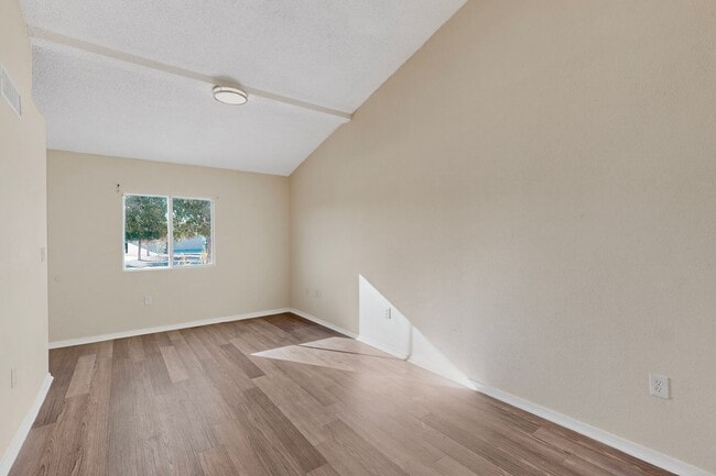 Building Photo - 3 bedroom 2 bath home in East El Paso!