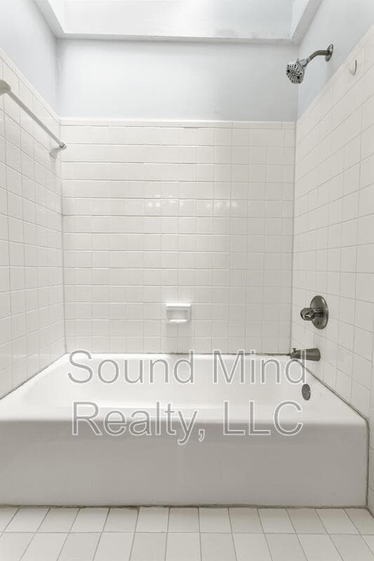 Building Photo - 112 Lomond Ln