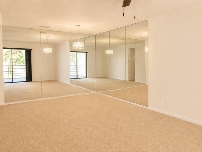 Building Photo - 138 S Cypress Rd