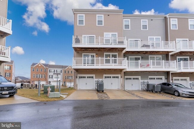 Building Photo - 9713 Glassy Creek Way