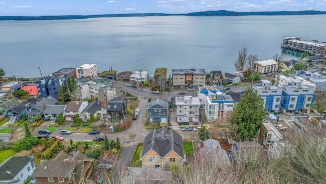 Building Photo - Quintessential West Seattle Townhome with ...