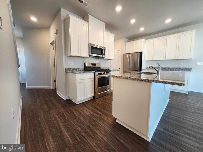 Building Photo - 4901 Brookside Ct