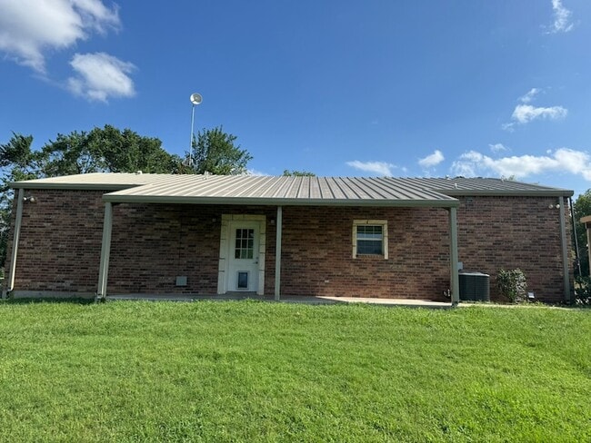 Building Photo - 340 Lynch Bend Rd