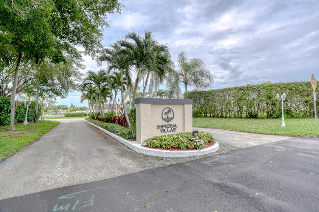 Building Photo - 2704 Knight Ln