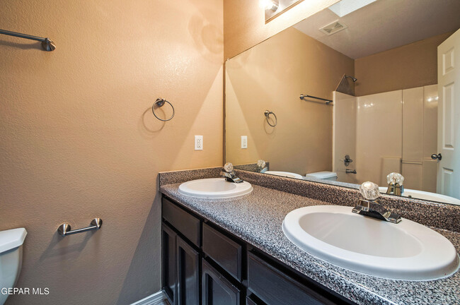 Building Photo - 7117 Mesquite Tree Ln