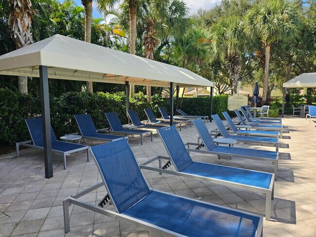 Building Photo - 7533 Topiary Ave