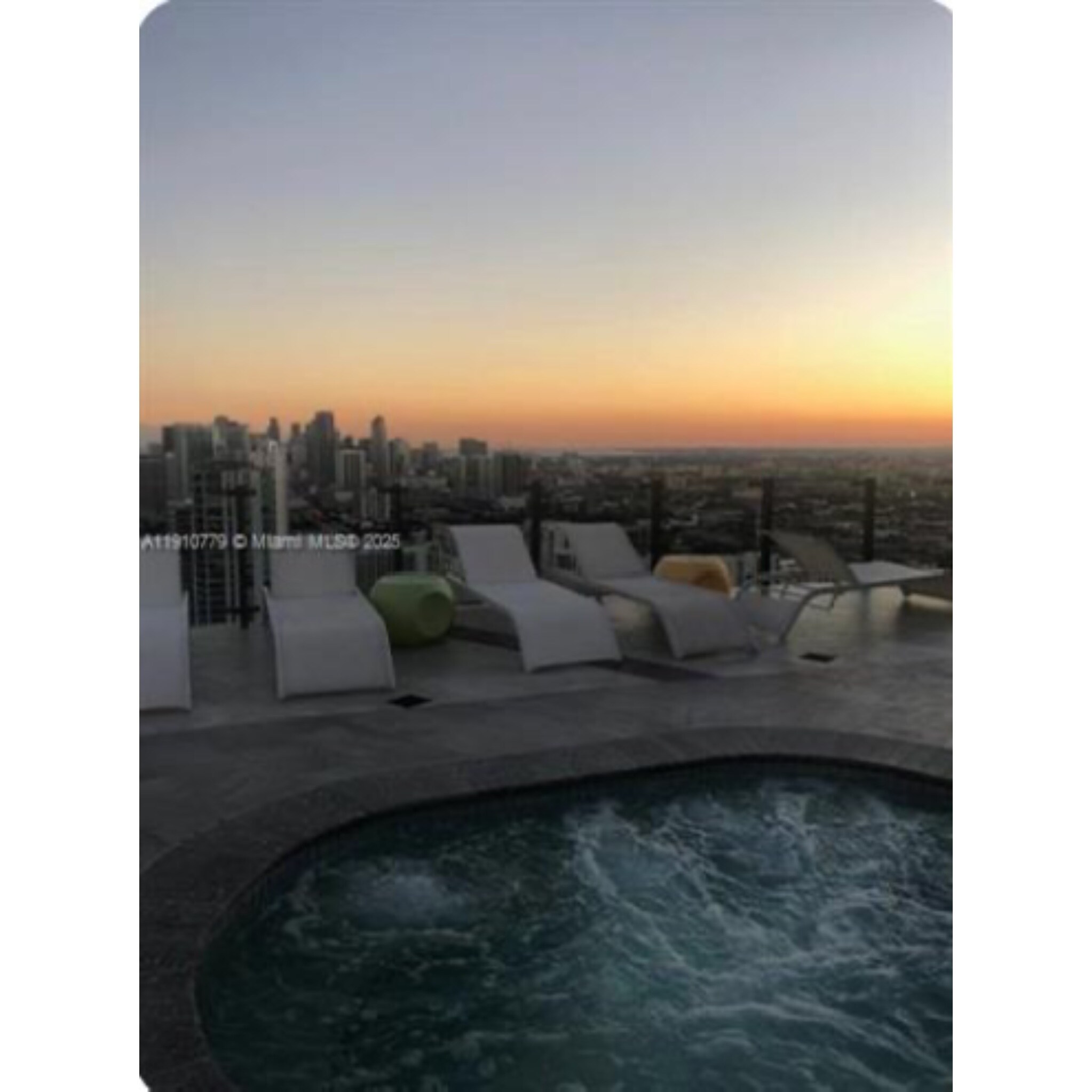 Building Photo - 501 NE 31st St