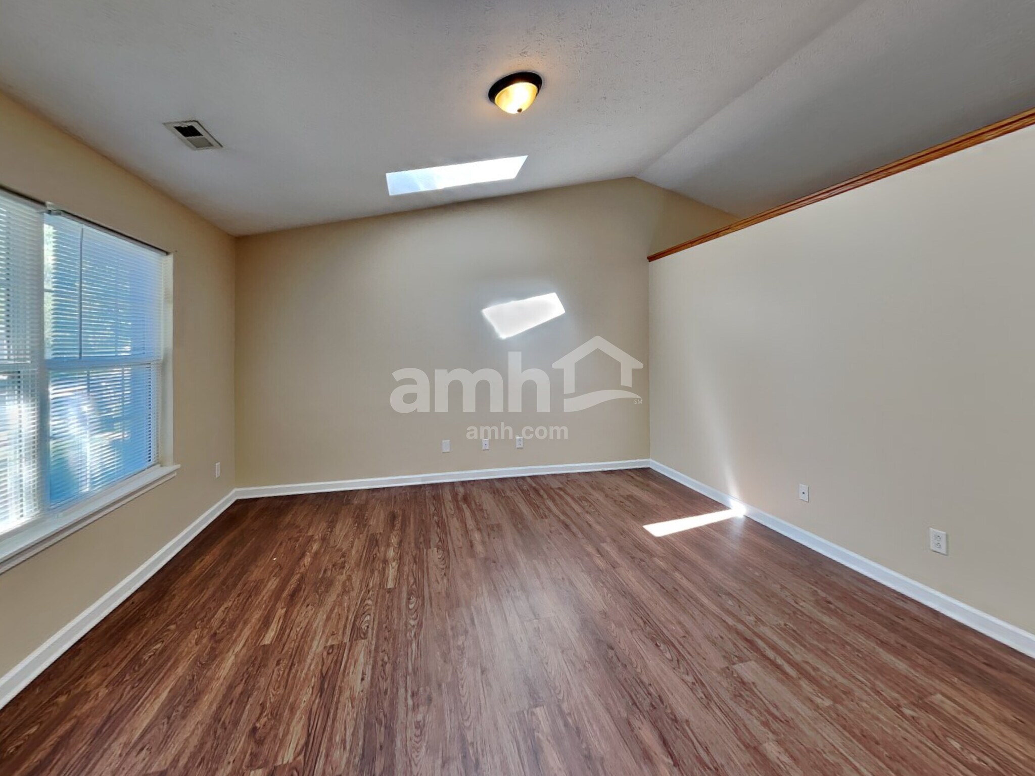 Building Photo - 8420 Brook Pointe Ct