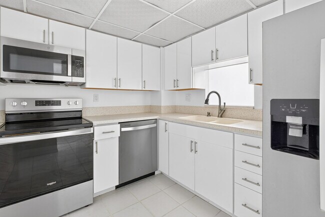 Building Photo - 3540 S Ocean Blvd