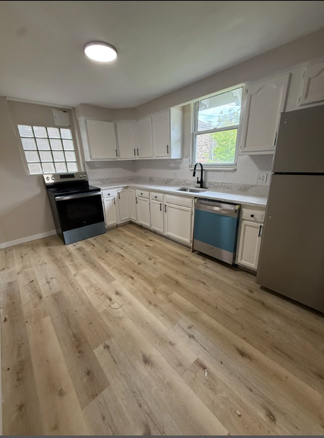 Building Photo - Giant, Newly Renovated Home in New Kensington!