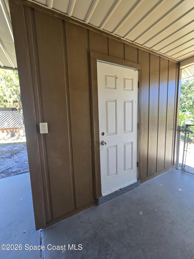 Building Photo - 771 Onyx Dr NE