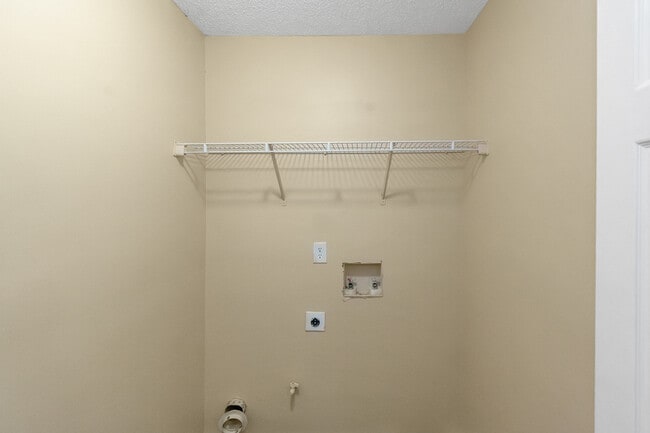 Building Photo - 65 Oak Manor Dr