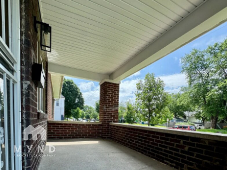 Building Photo - 1724 Woodlawn Ave