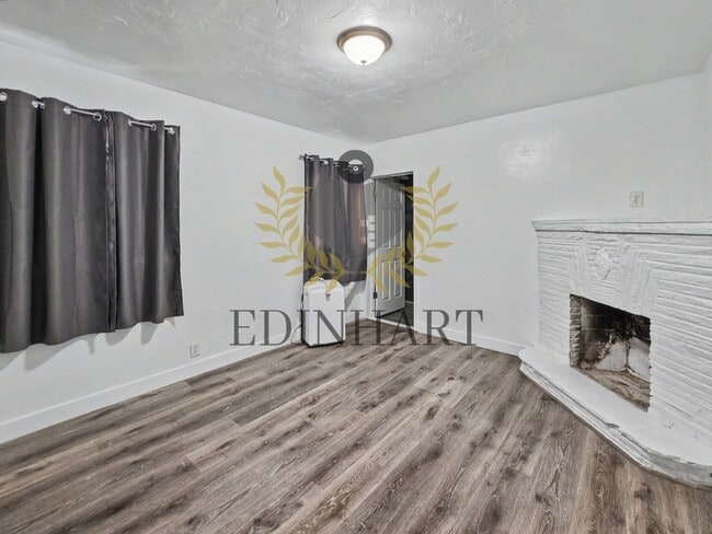 Building Photo - 3049 E McKinley Ave