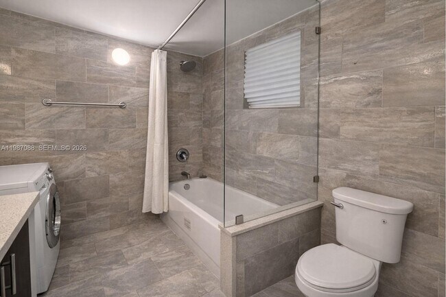 Building Photo - 1660 NE 135th St