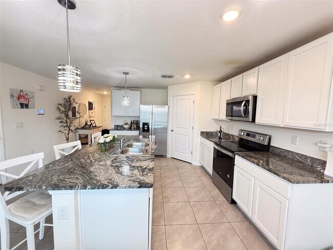 Building Photo - 10744 Chippewa Dr