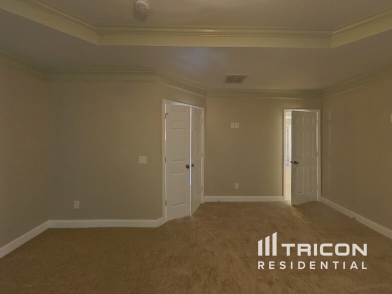 Building Photo - 3335 Renaissance Cir