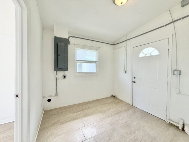 Building Photo - 2125 Mark Ave