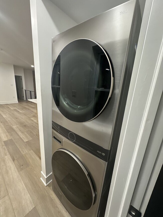 Building Photo - 1502 S 52nd St