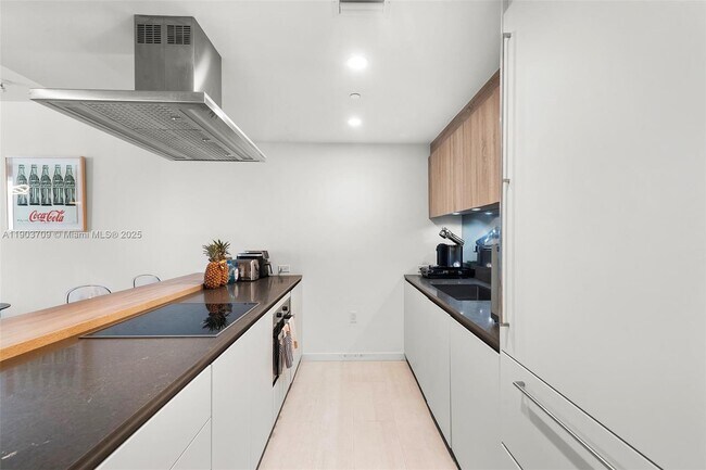 Building Photo - 1000 Brickell Plaza