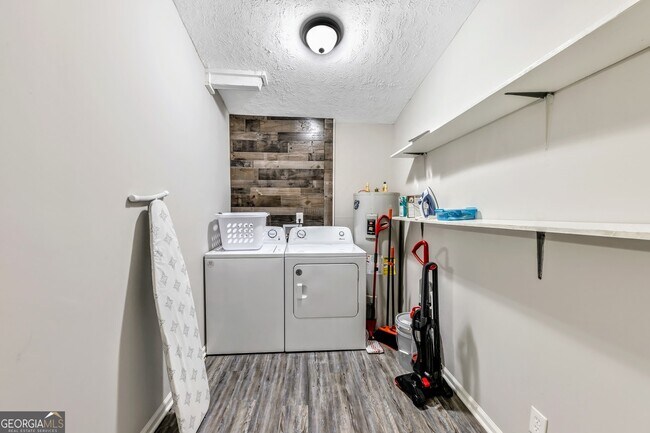 Building Photo - 165 Cole Lake Rd