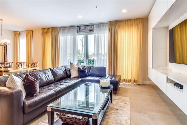 Building Photo - 340 Elm St