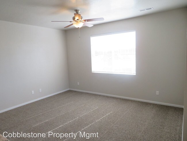 Building Photo - 1852 N Madderlake Ave