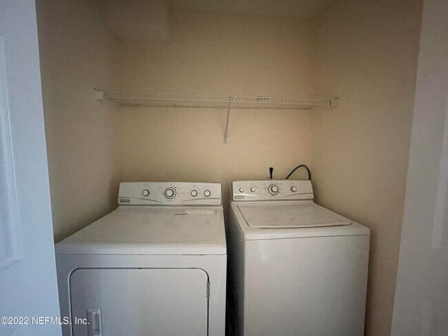 Building Photo - 466 Sherwood Oaks Dr