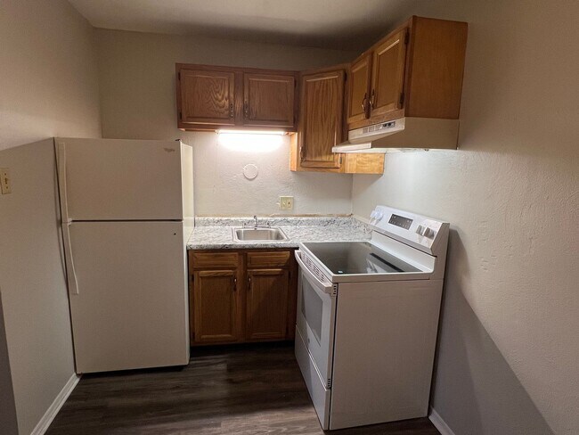 Building Photo - Cute, Affordable 1 Bedroom Apartment in Maplewood!