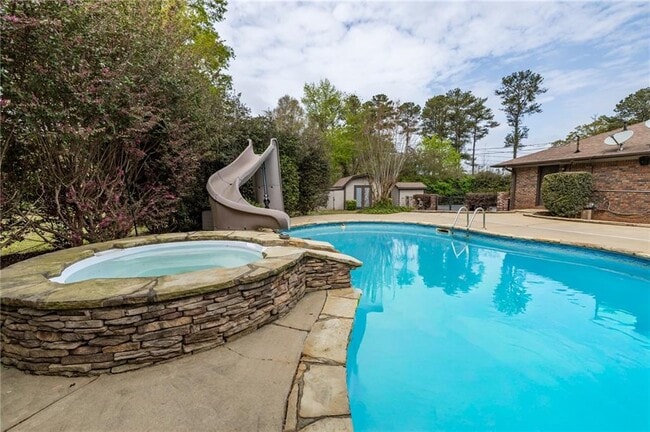 Building Photo - 318 Tyrone Rd