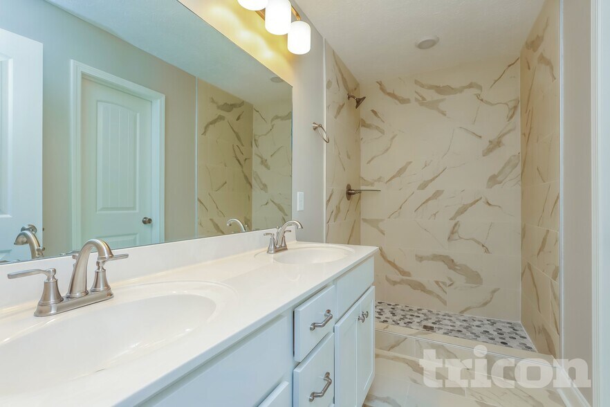 Building Photo - 716 Cedar Ln