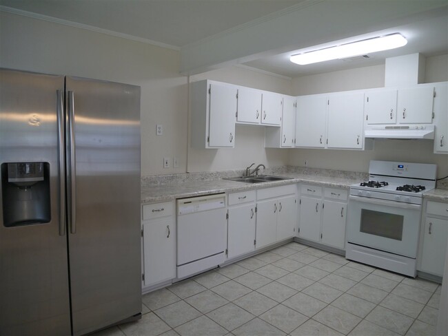 Building Photo - 1429 Milton St