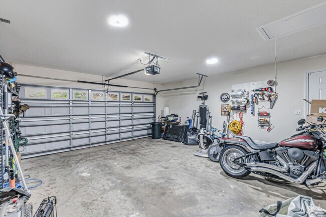 Building Photo - 121 Hillwood Dr