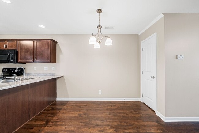 Building Photo - Two Bedroom in Governor's Crossing!