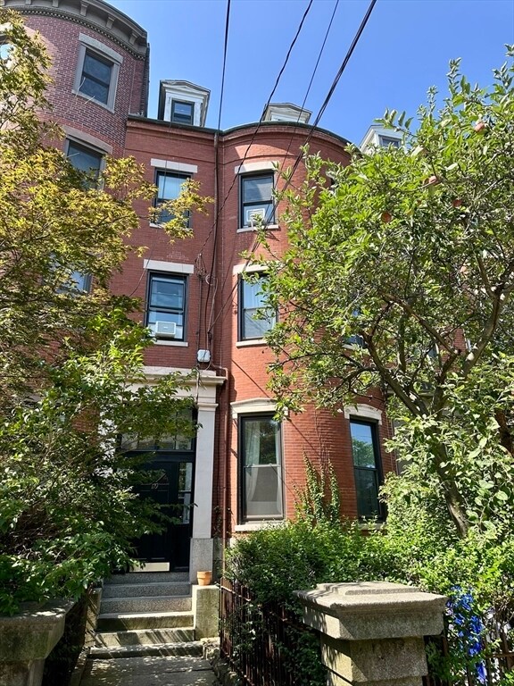 Primary Photo - 179 Webster St