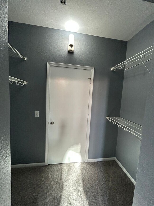 Building Photo - Limited time special! Stylish finishes in ...