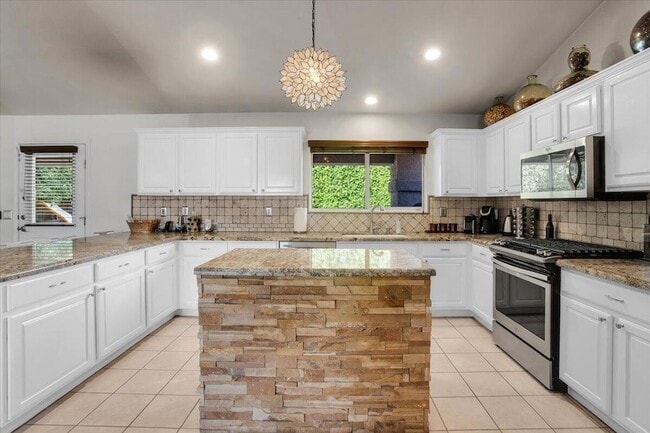 Building Photo - 78940 Runaway Bay Dr