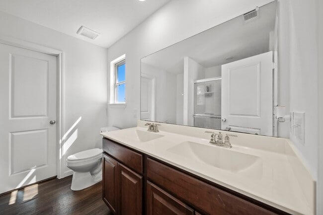 Building Photo - 116 Chestnut Gate Dr