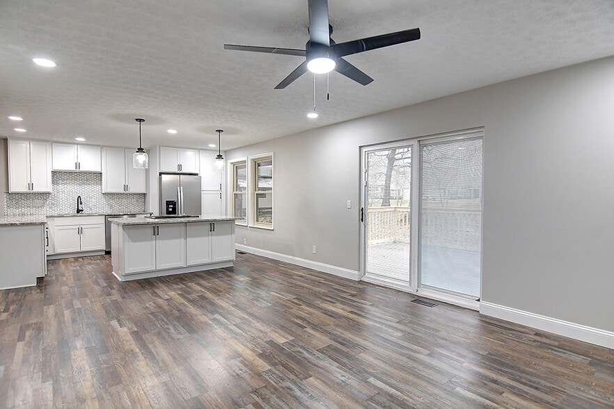 Building Photo - 1209 Nutwood Dr