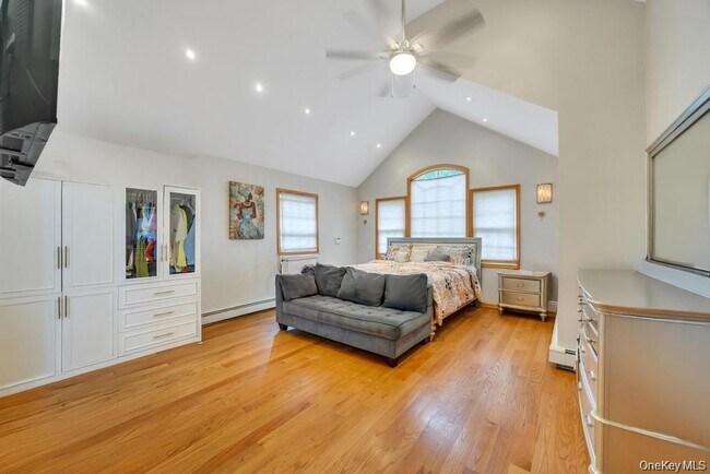 Building Photo - 4 2nd St