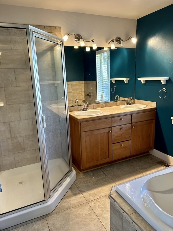 Building Photo - 8353 Grouse Cres Dr