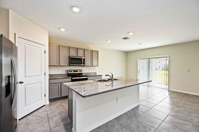 Building Photo - 17308 Reserva Dr